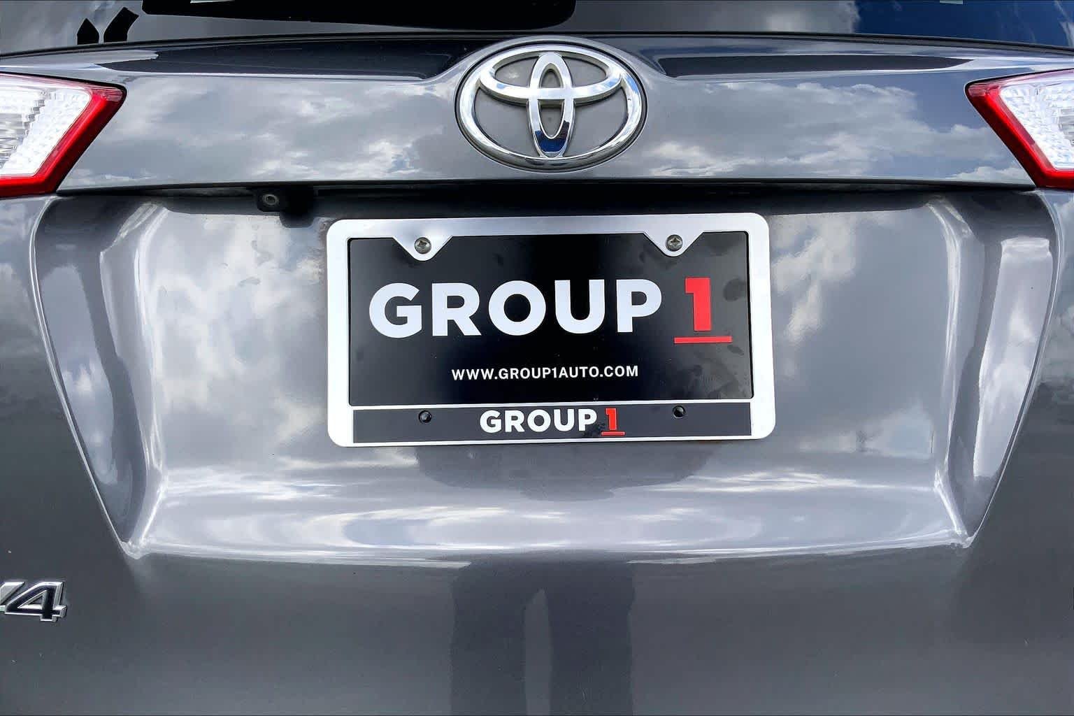 Used 2013 Magnetic Gray Metallic Toyota XLE image 19