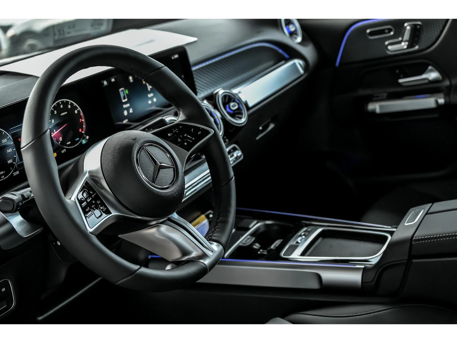 New 2026 Mountain Grey Metallic Mercedes-Benz GLB 250 image 10