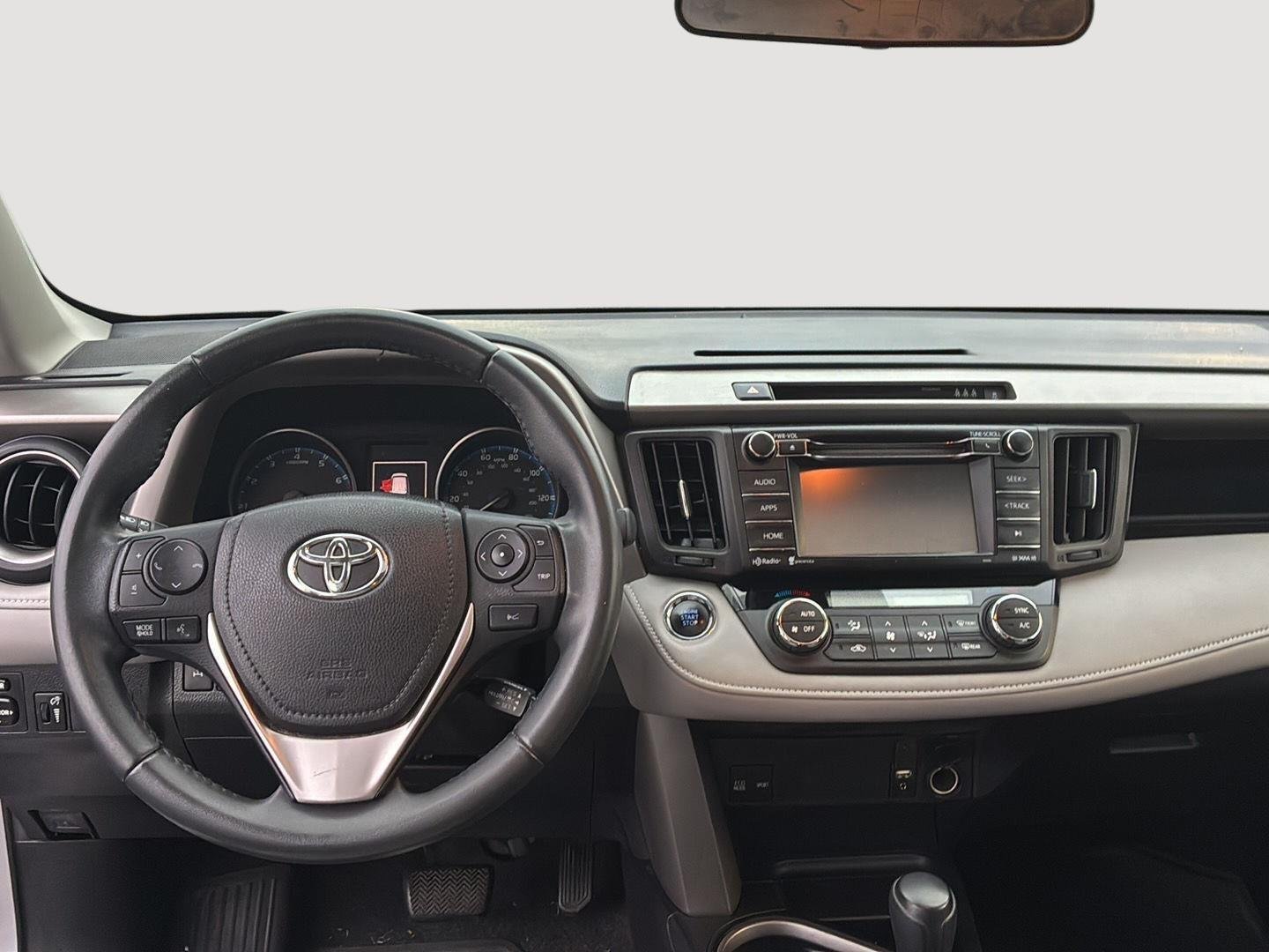 Used 2018 Silver Sky Metallic Toyota XLE image 5