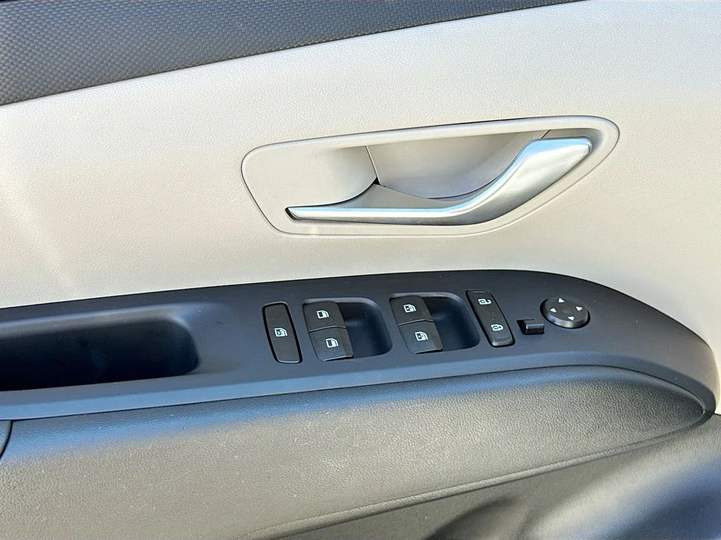 Used 2024 White Pearl Hyundai SEL image 15