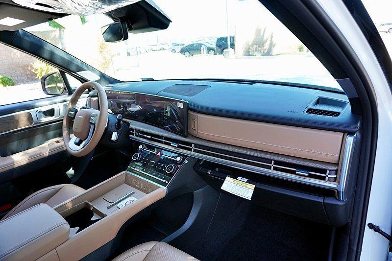 2025 Hyundai Santa Fe Limited - Photo 11