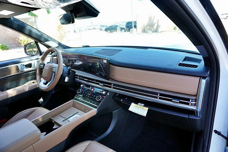 2025 Hyundai Santa Fe Limited - Photo 11