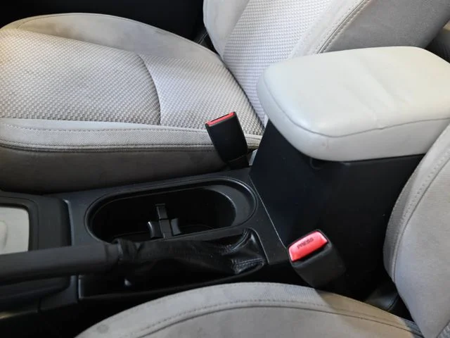 Used 2017 White Subaru 2.5i Premium image 22