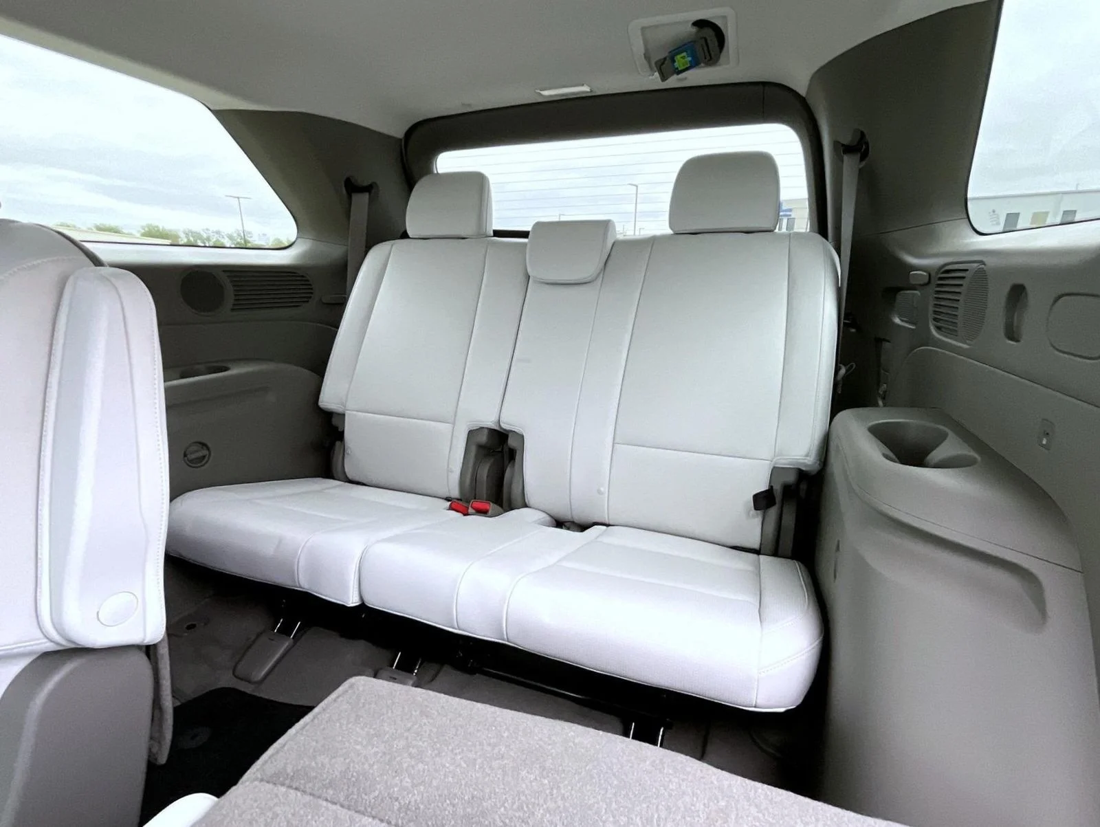 New 2026 White Hyundai SEL Premium image 21