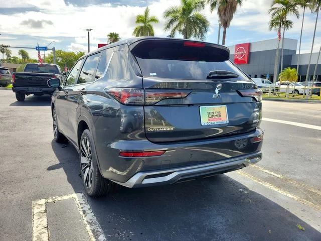 Used 2026 Gray Mitsubishi SE image 4