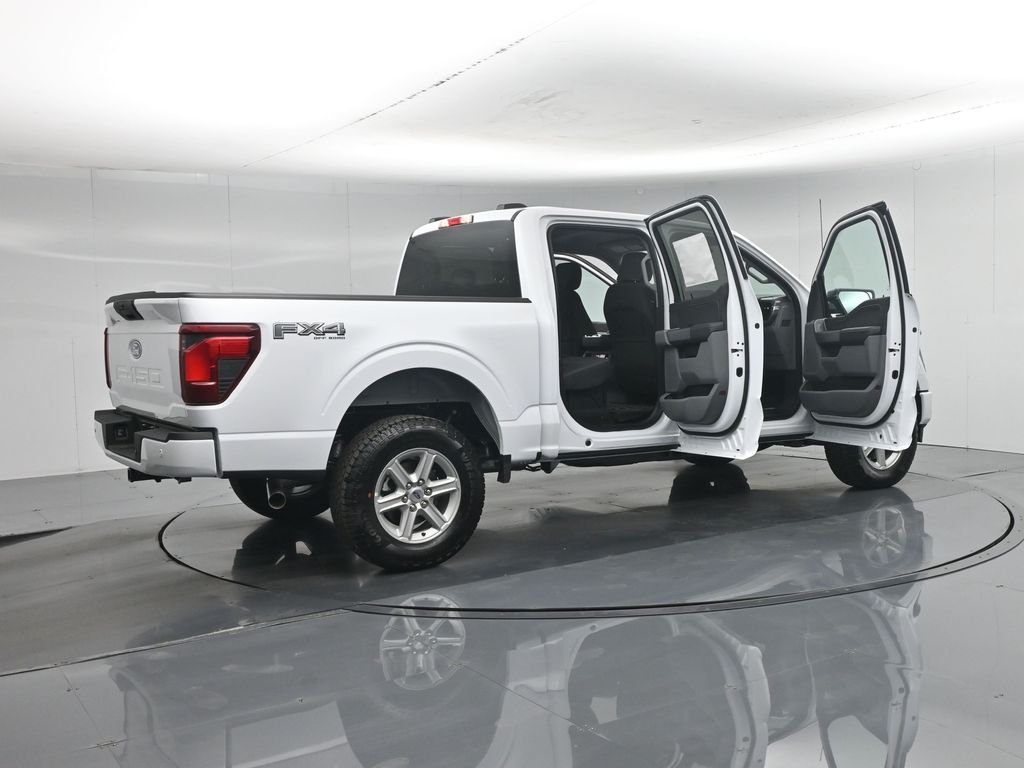 New 2026 Oxford White Ford XLT image 5