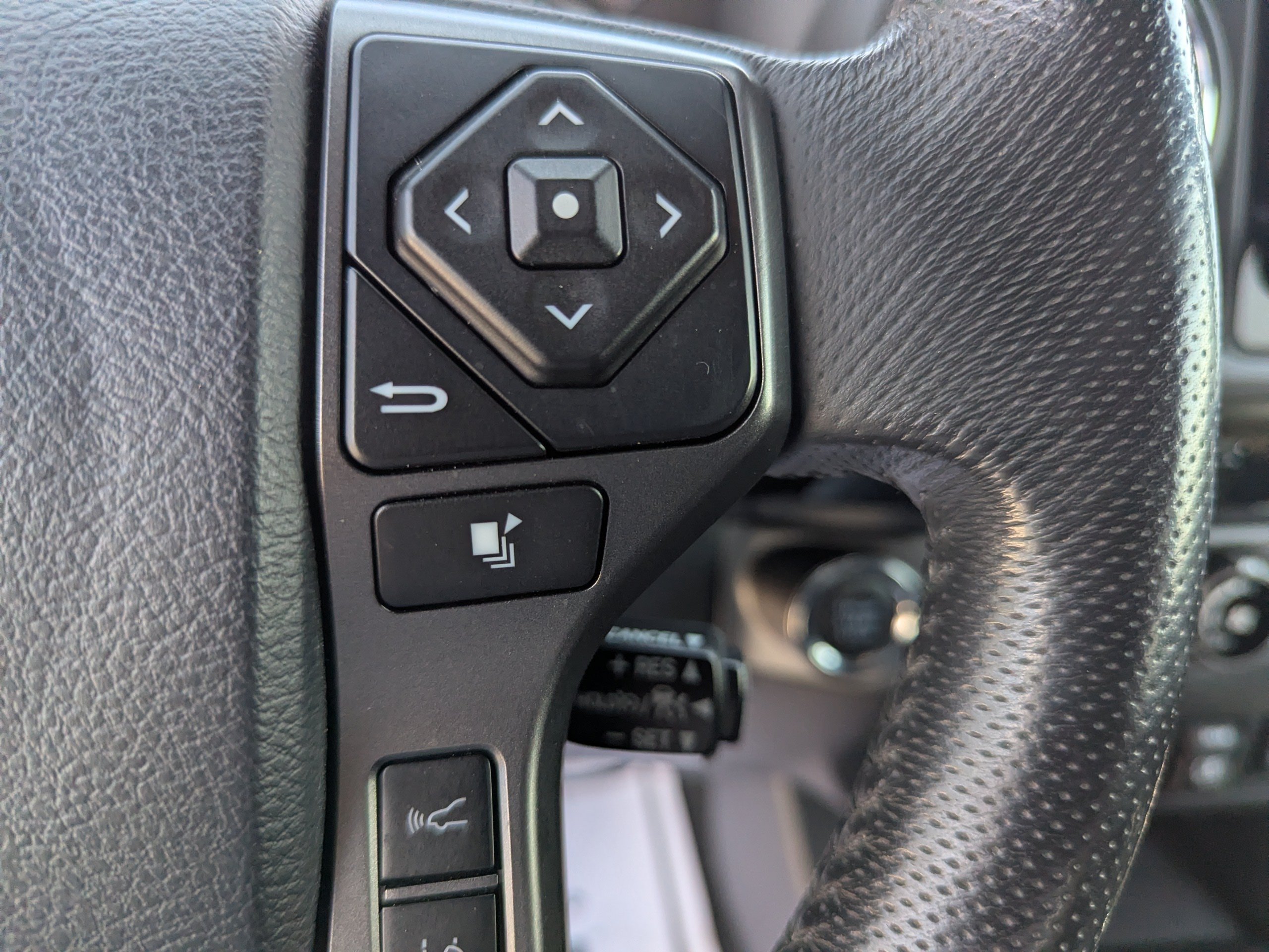 Used 2018  Toyota SR image 17