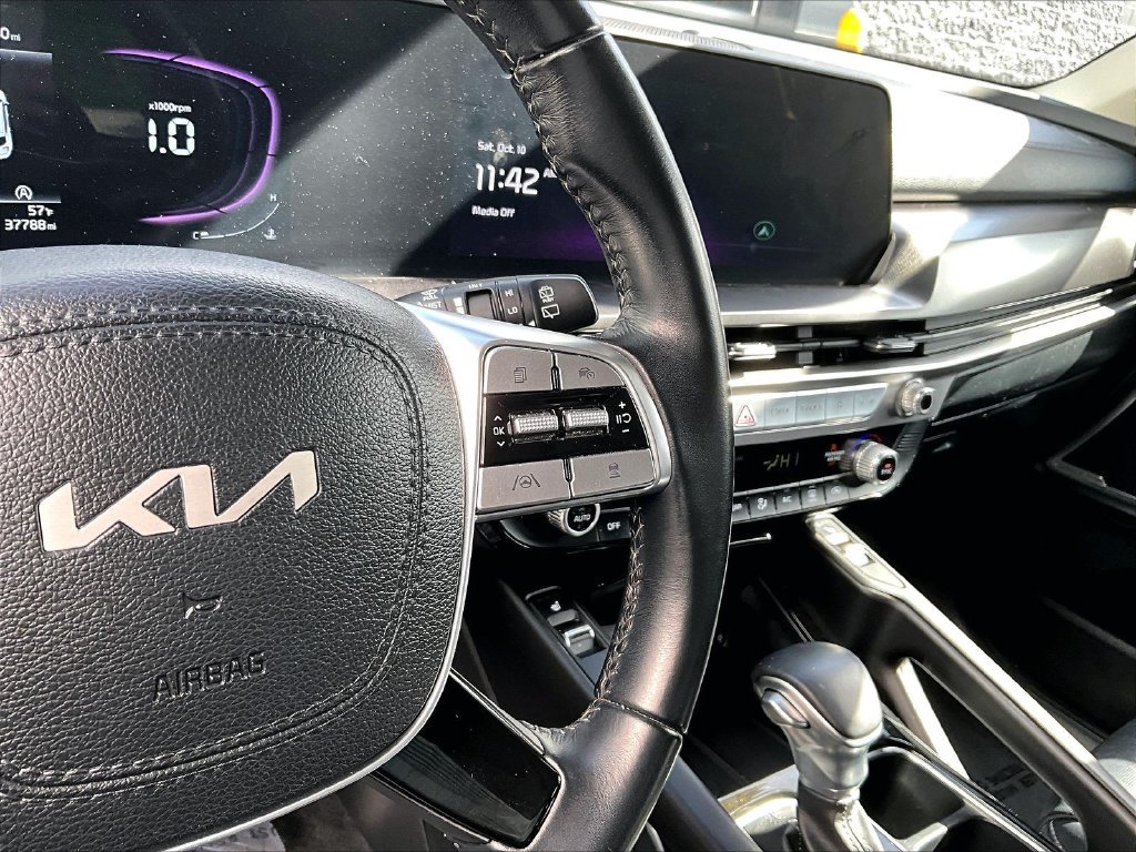 Used 2025 Black Kia S image 20