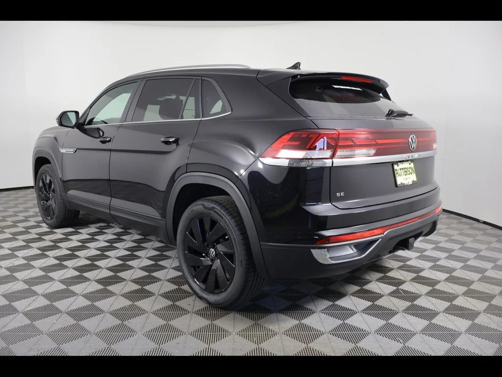 New 2026 Black Volkswagen 2.0T SE w/Technology image 4