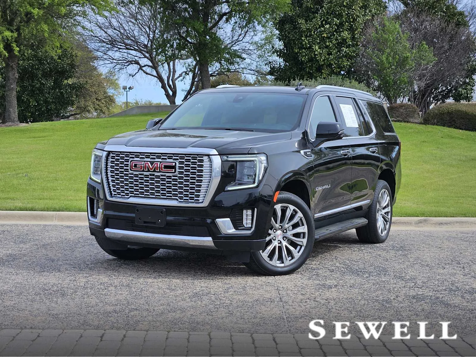 2021 GMC Yukon 4WD Denali's photo