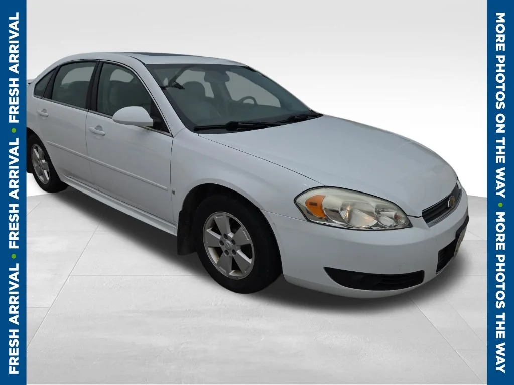 Used 2010 White Chevrolet LT image 1