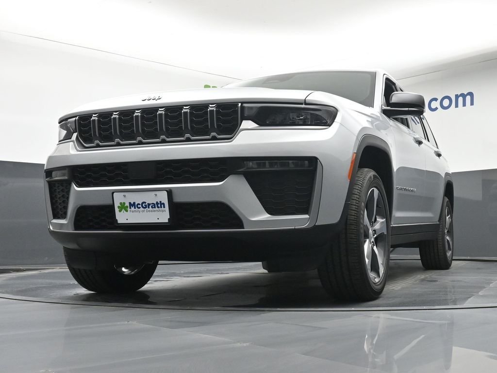 New 2026 Silver Zynith Exterior Paint Jeep Limited image 7