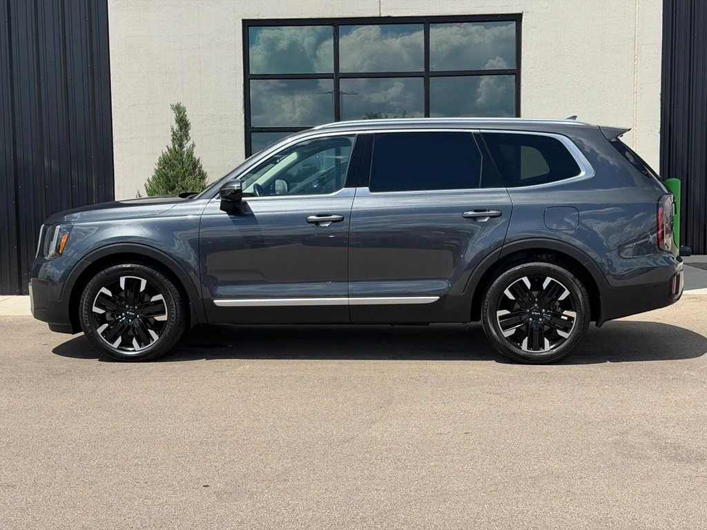 Used 2023 Gray Kia SX image 2