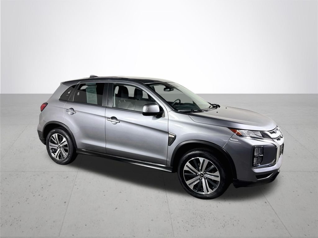 Used 2022  Mitsubishi 2.0 ES image 4