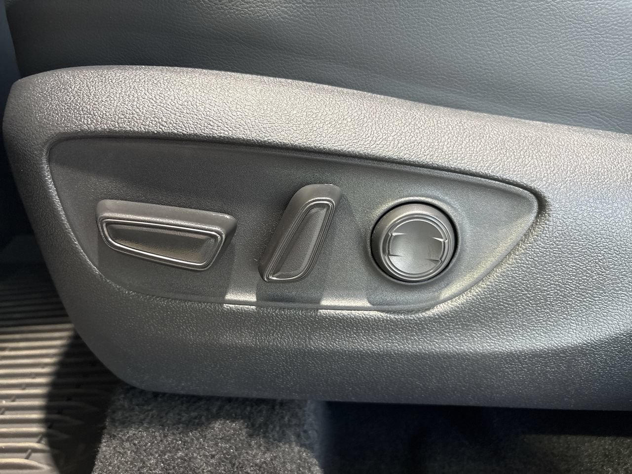 New 2026 Wind Chill Pearl <sup>1</sup> Toyota  XSE image 12
