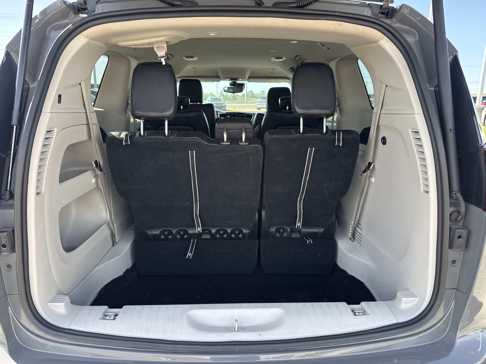 2023 Chrysler Pacifica Touring L - Photo 9
