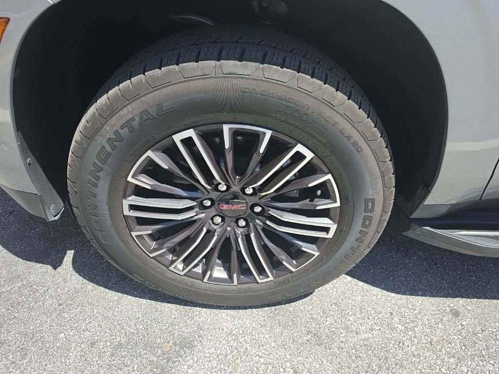 Used 2025 Silver GMC Elevation image 17