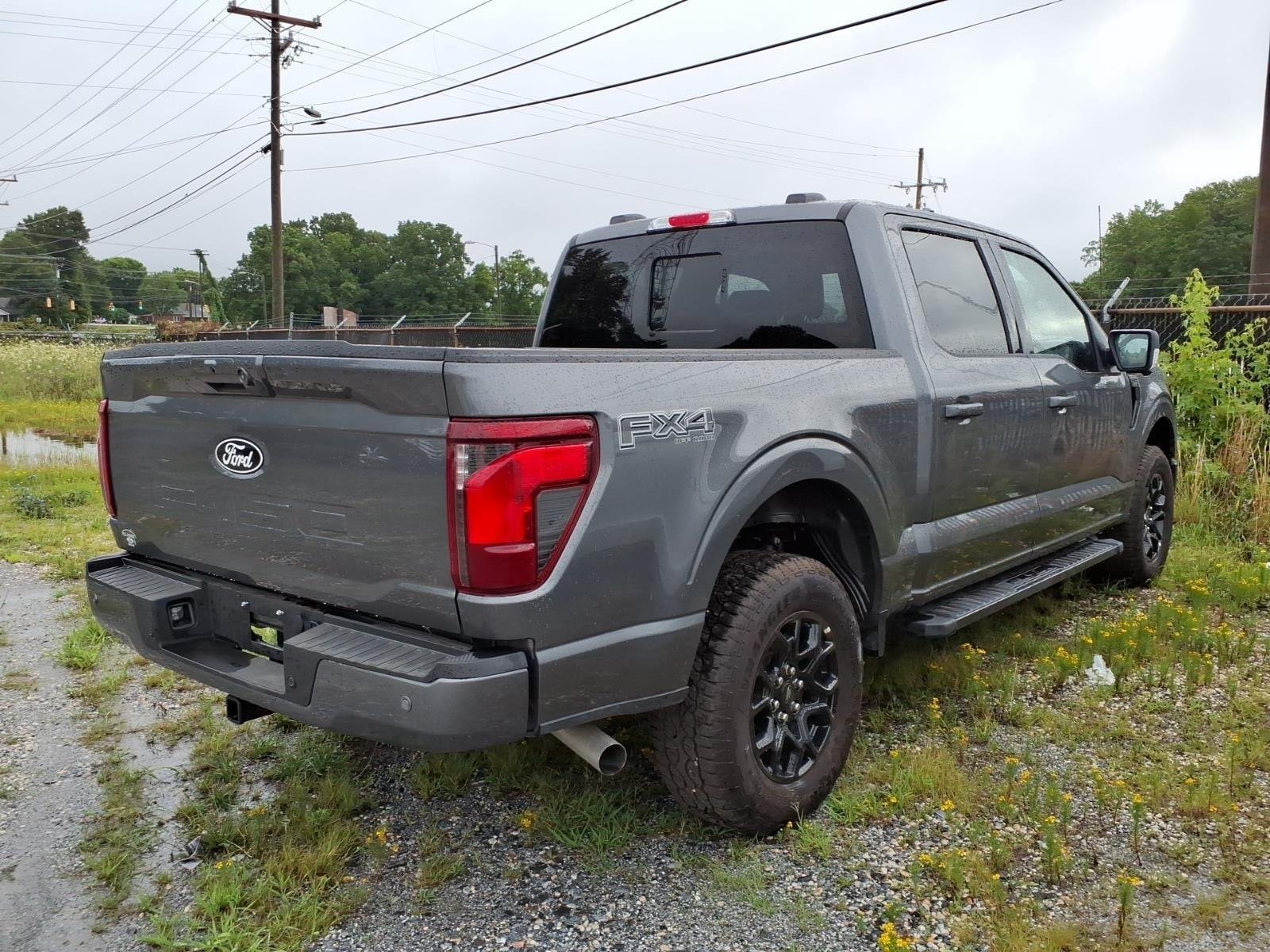 New 2026 Carbonized Gray Metallic Ford XLT image 5