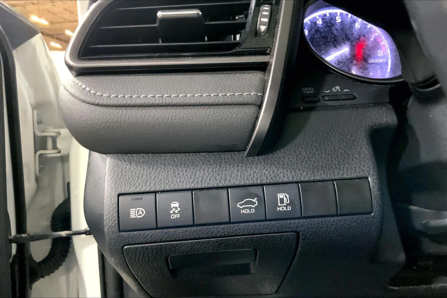 Used 2024 Ice Cap Toyota SE image 35