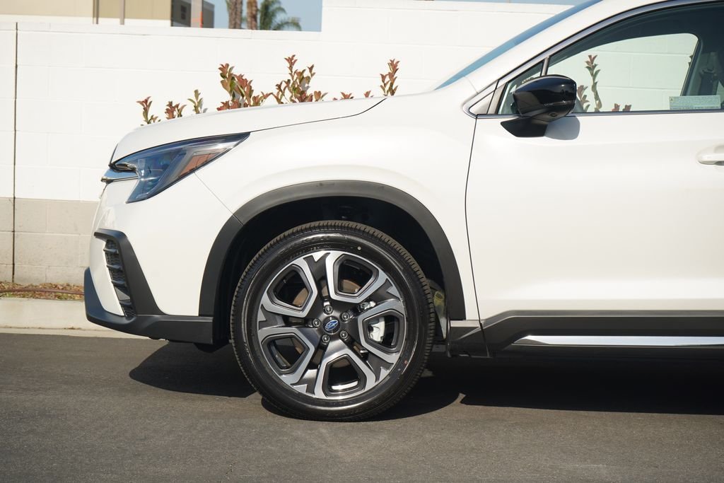 New 2026 CRYSTAL WHITE PEARL Subaru Limited 7-Passenger image 2