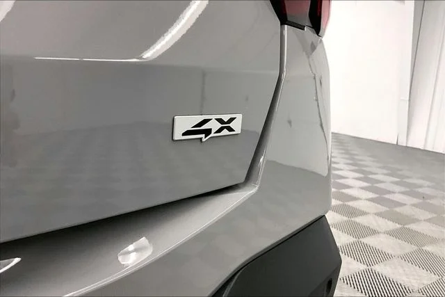 Used 2025 Wolf Gray Kia EX image 9
