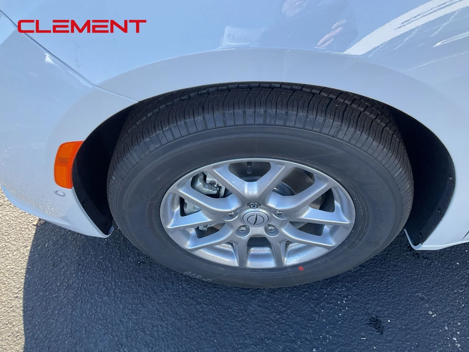 New 2026 Bright White Clear-Coat Exterior Paint Chrysler Select image 7