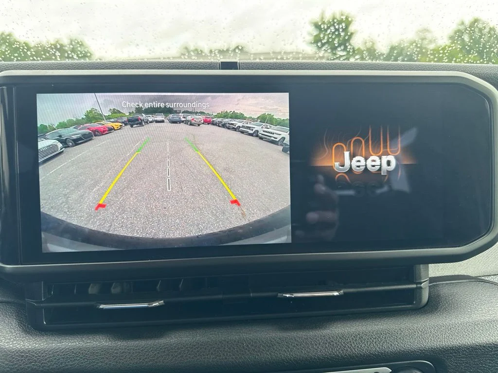 Used 2025 White Jeep Sport S image 18