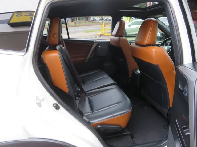 Used 2017  Toyota SE image 11