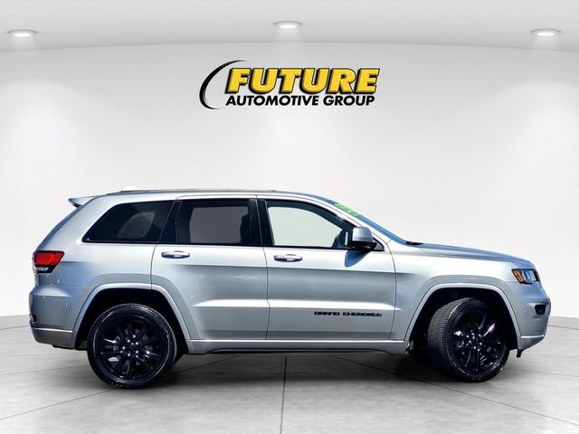 Used 2019 Silver Jeep Altitude image 3