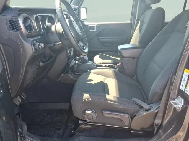 Used 2018  Jeep Sport S image 19