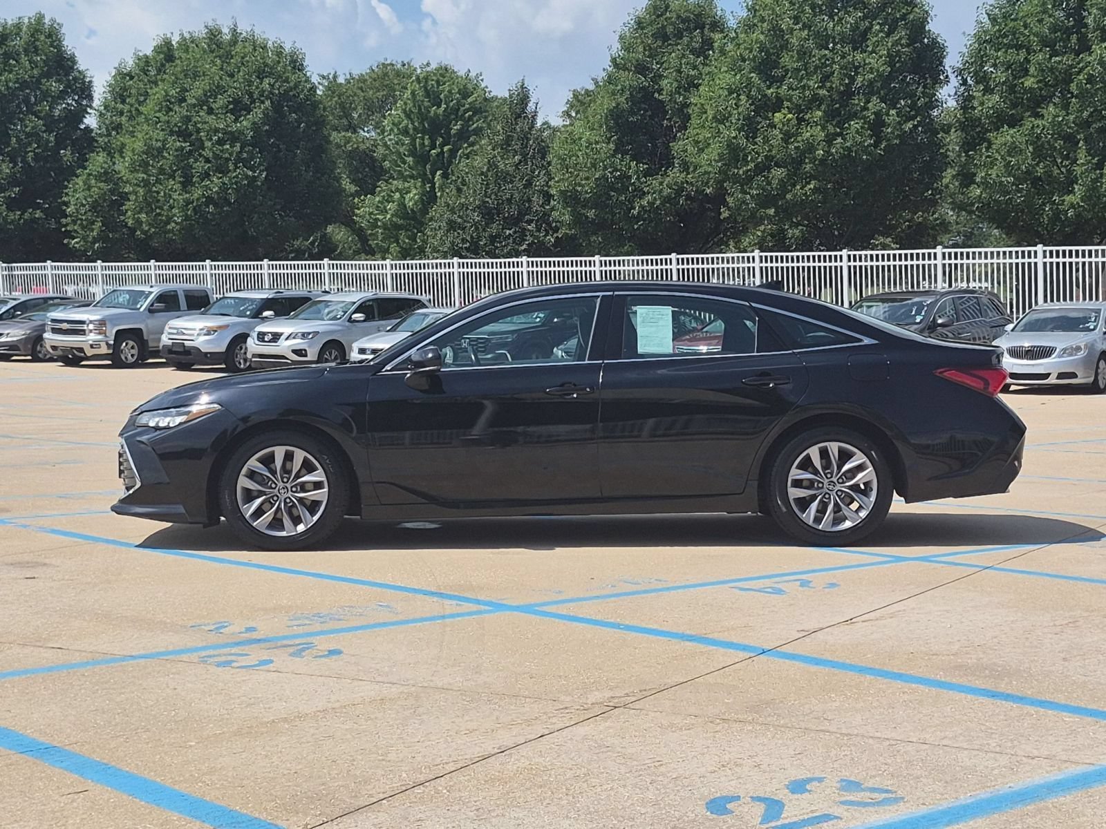 Used 2019 Midnight Black Metallic Toyota XLE image 9