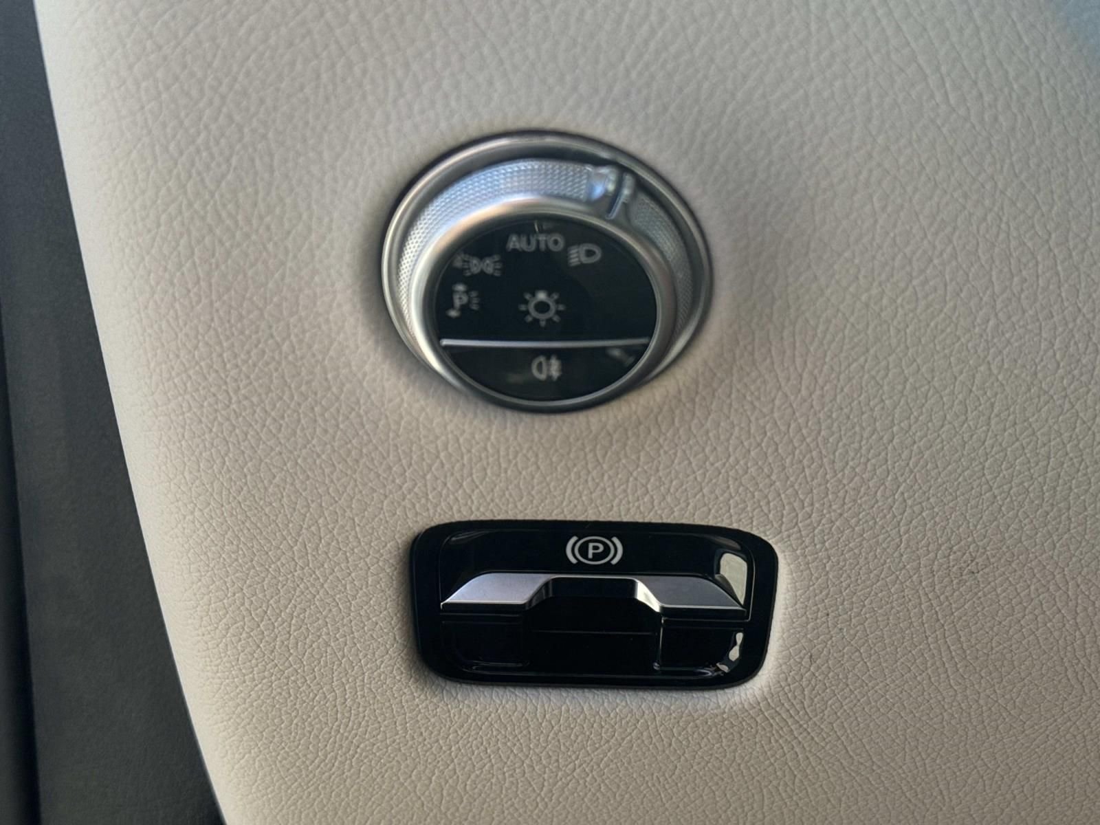 Certified Used 2023 Silver Mercedes-Benz GLC 300 image 21