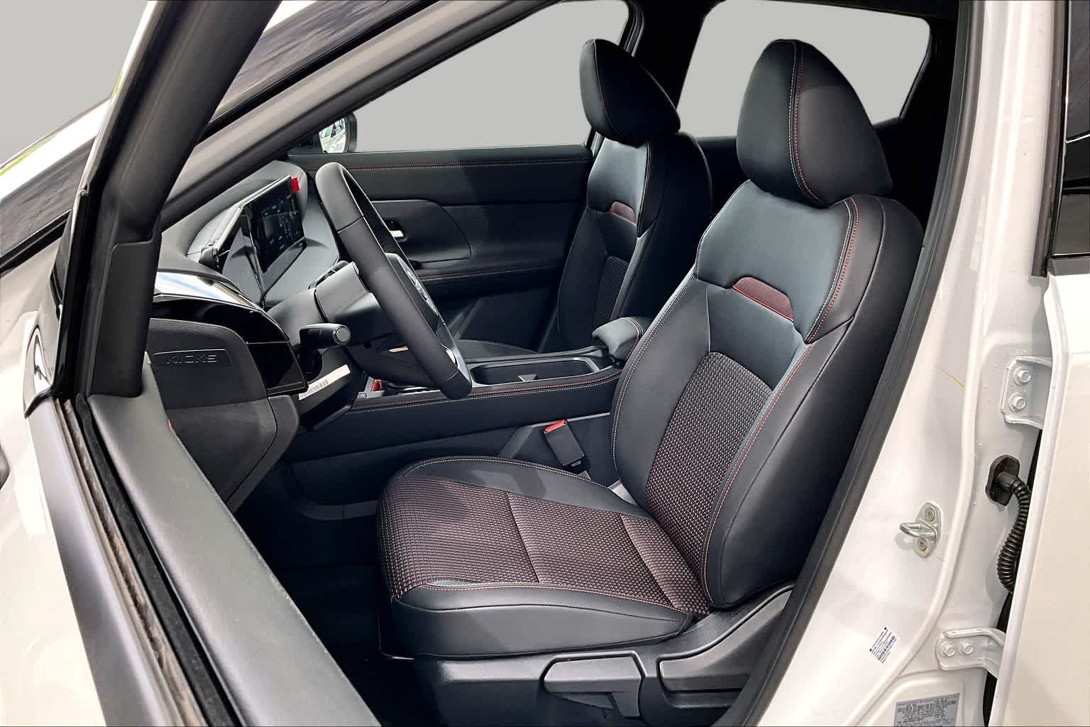 New 2026 Aspen White TriCoat / Super Black Two-tone Nissan SR image 15