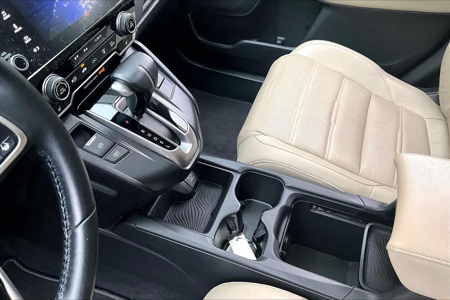 Used 2018 White Diamond Pearl Honda Touring image 17