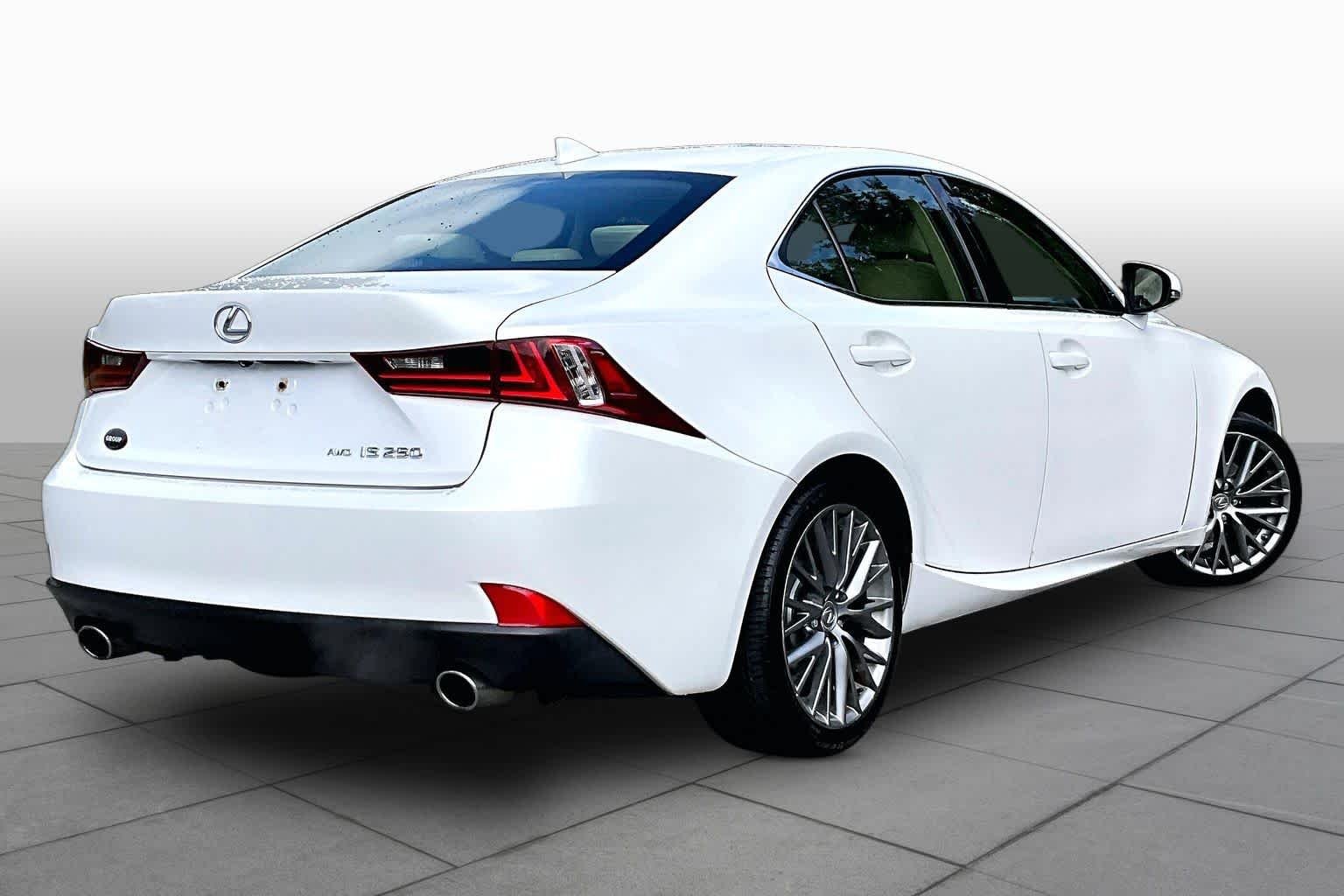 Used 2014 Starfire Pearl Lexus  image 13