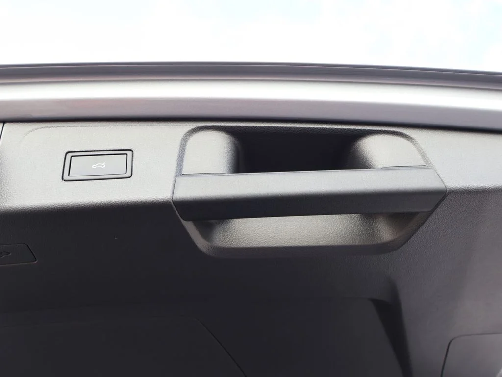 New 2026 Silver Volkswagen 2.0T SE w/Technology image 15