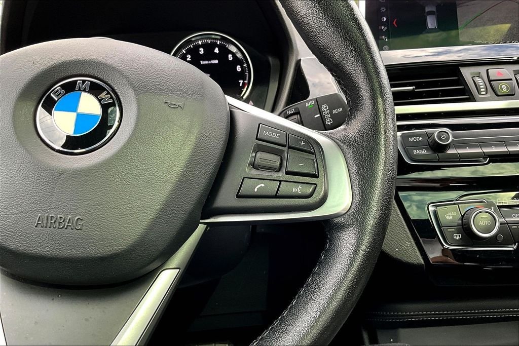 Used 2020 Black BMW sDrive28i image 11