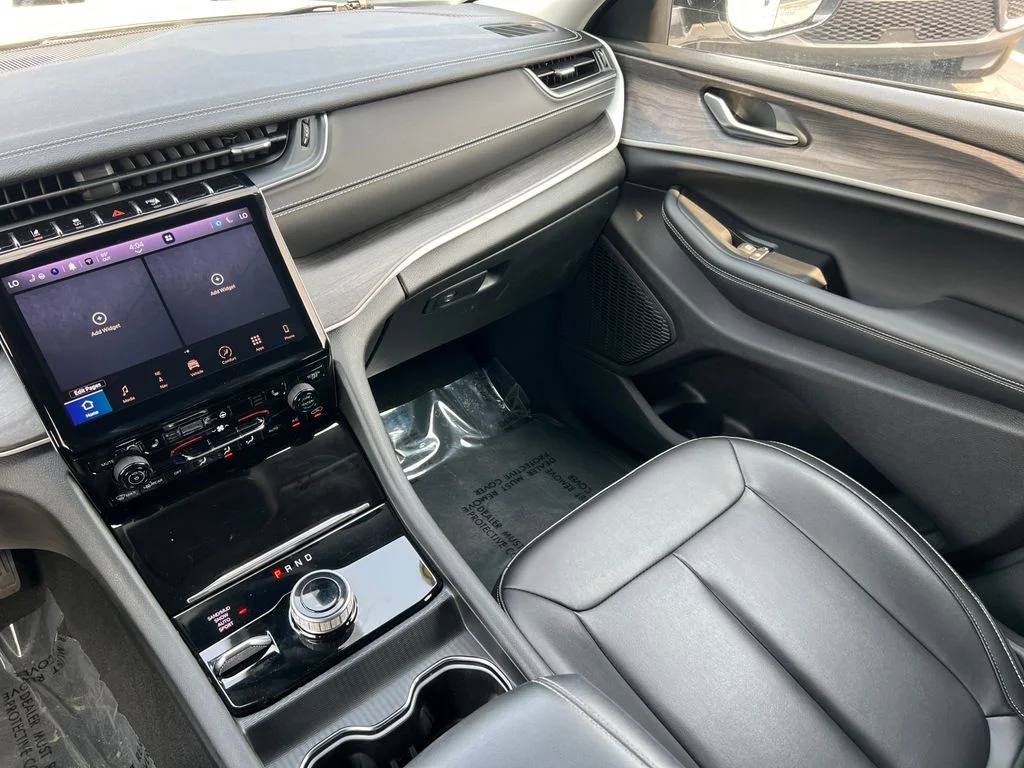Used 2023 White Jeep Limited image 34