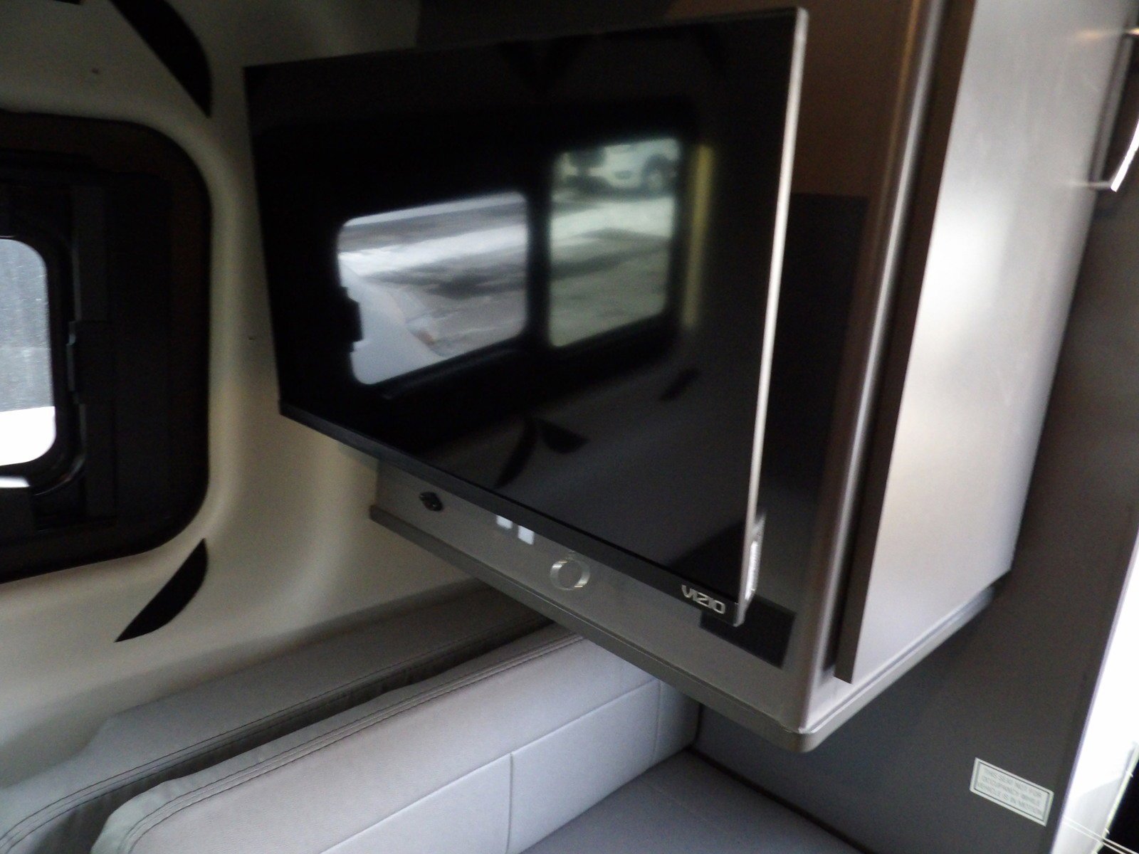 Used 2023  Thor 19P image 6