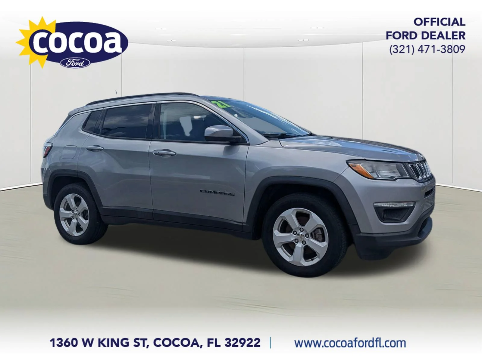 Used 2021  Jeep Latitude image 1