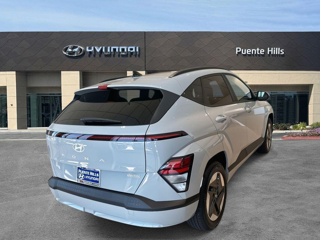 New 2025 Gray Hyundai SEL image 5
