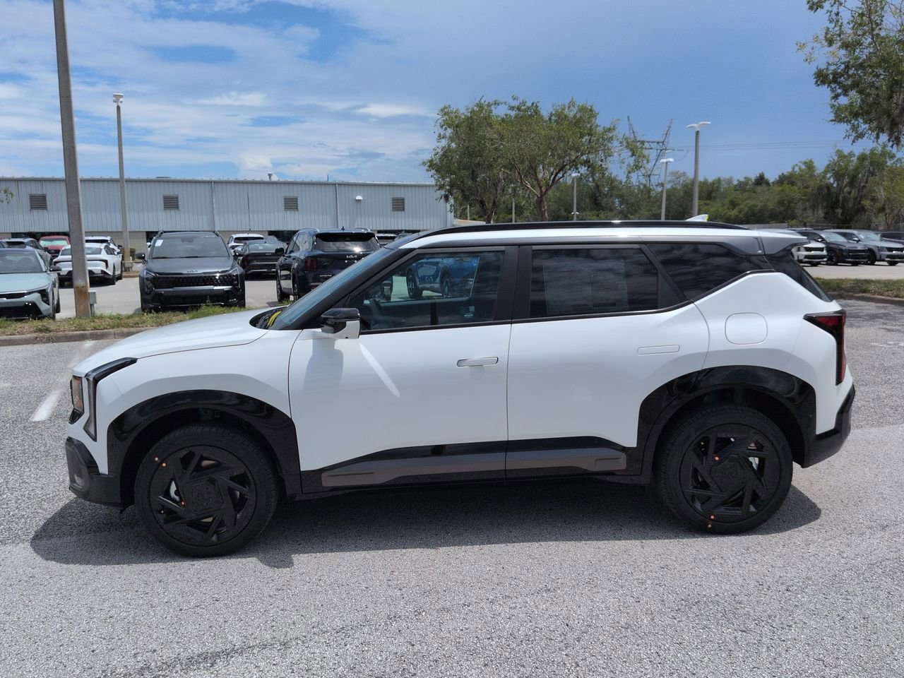 New 2027 Snow White Pearl Kia X-Line SX image 8