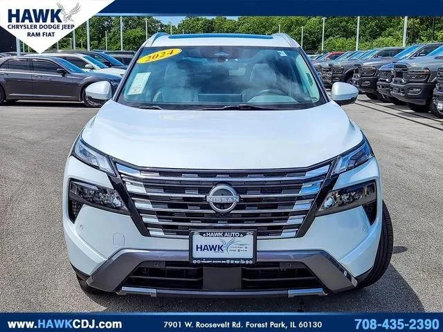 Used 2024 White Nissan SL image 4