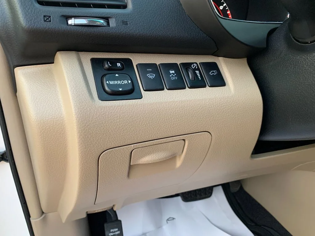 Used 2012 White Toyota Limited image 31