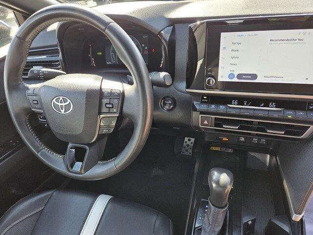 Used 2025 Ocean Gem Toyota SE image 31