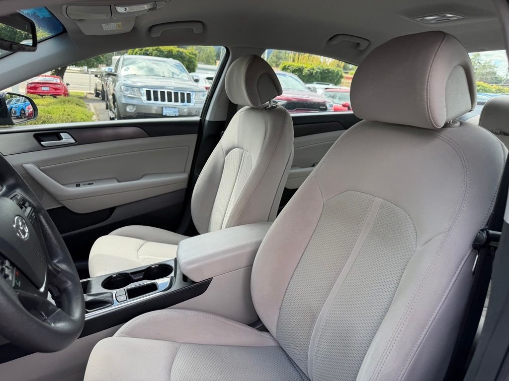 Used 2015 Black Hyundai Sport image 14