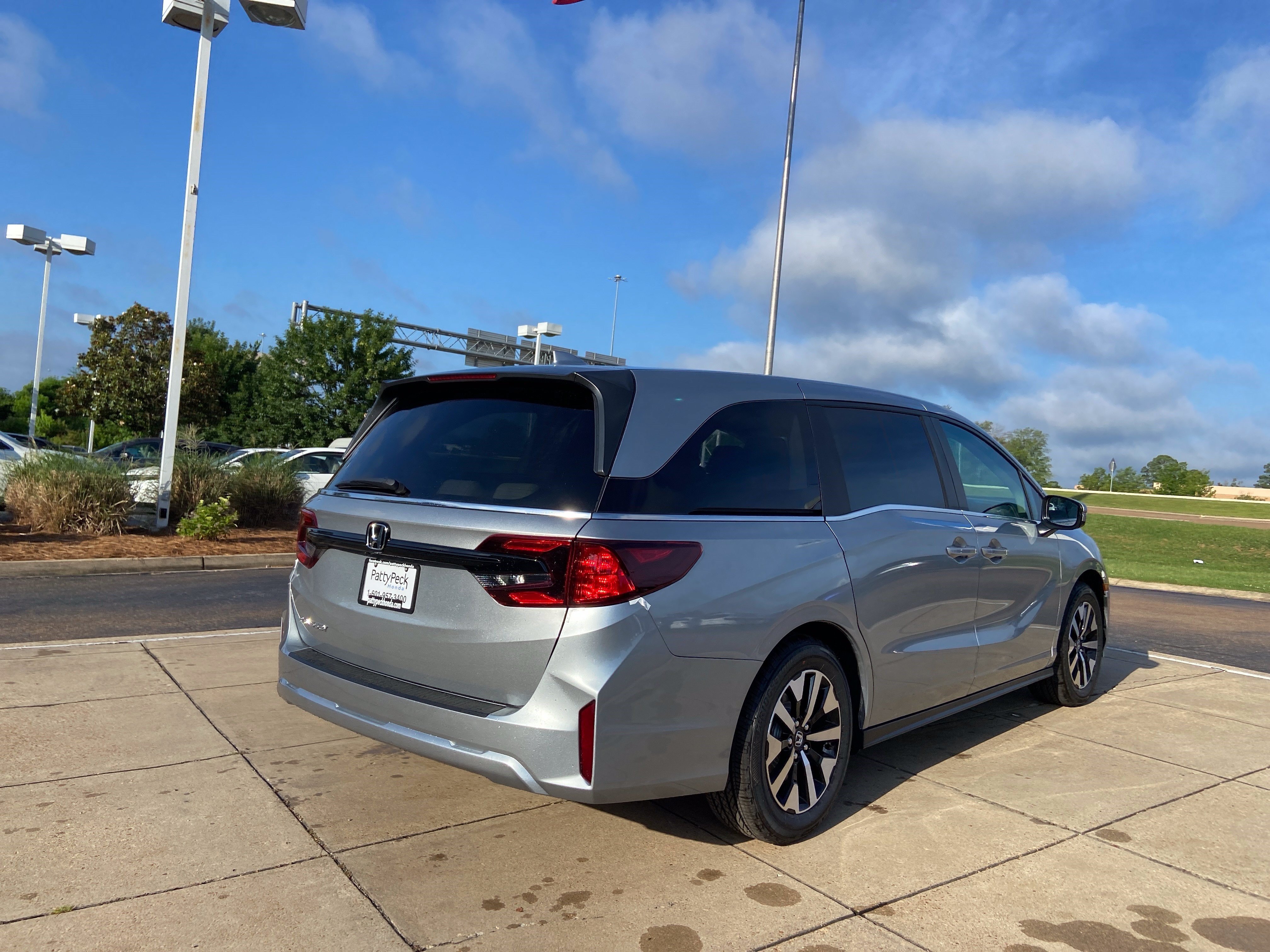 New 2026 Solar Silver Metallic Honda EX-L image 9