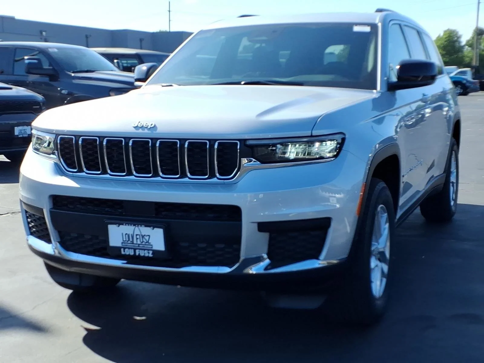 New 2026 Silver Zynith Exterior Paint Jeep Laredo image 2