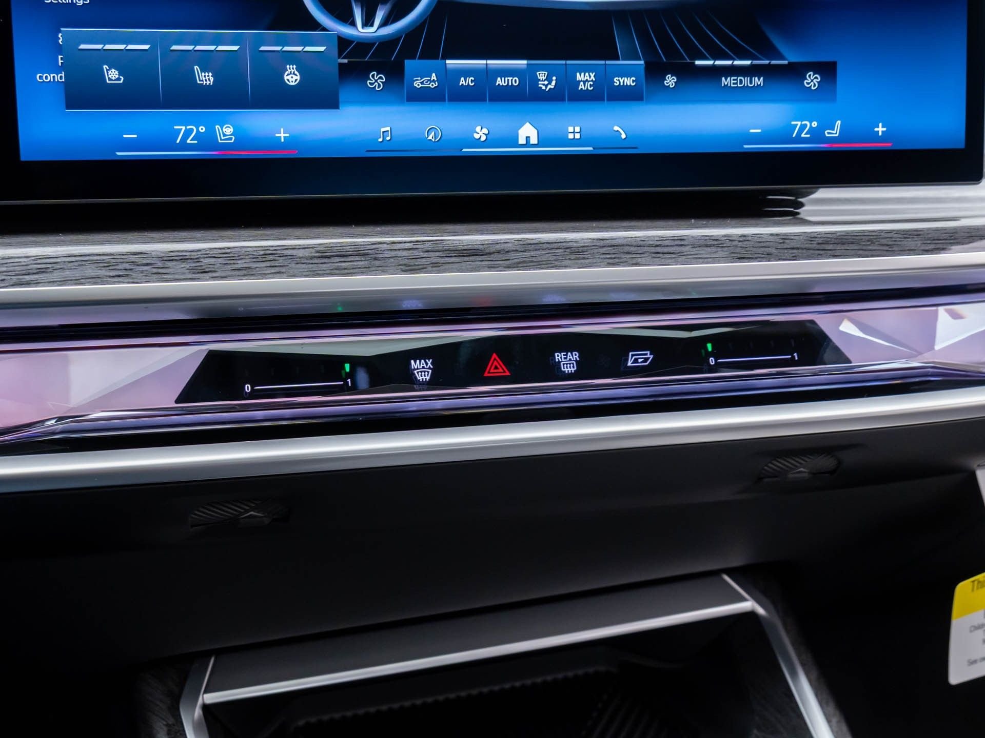 2025 BMW 7 Series 750e - Photo 28