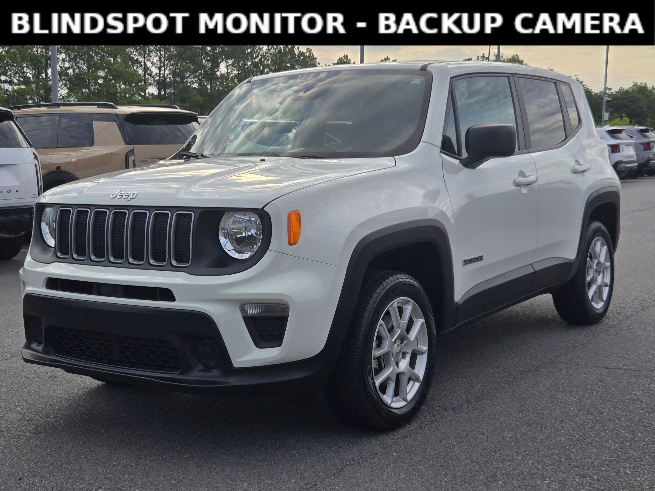 Used 2023 Alpine White Clearcoat Jeep Latitude image 3